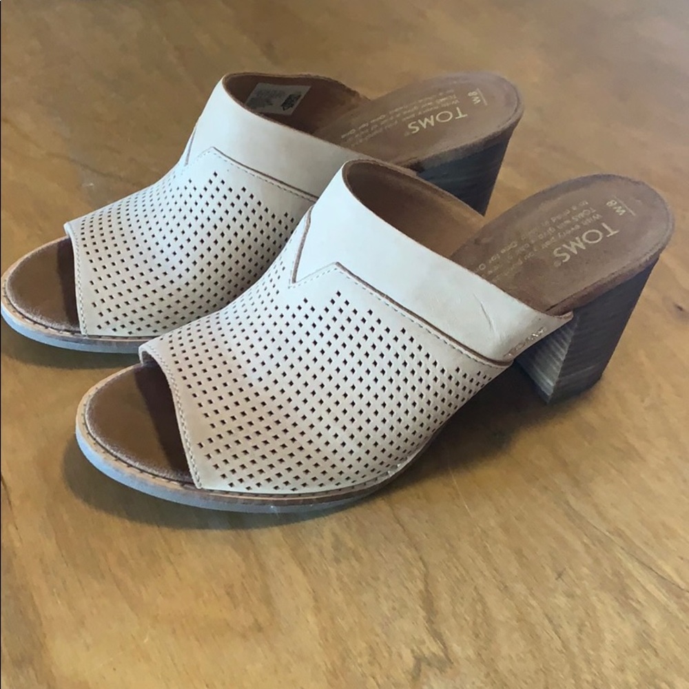Tom’s cutout heeled leather sandal